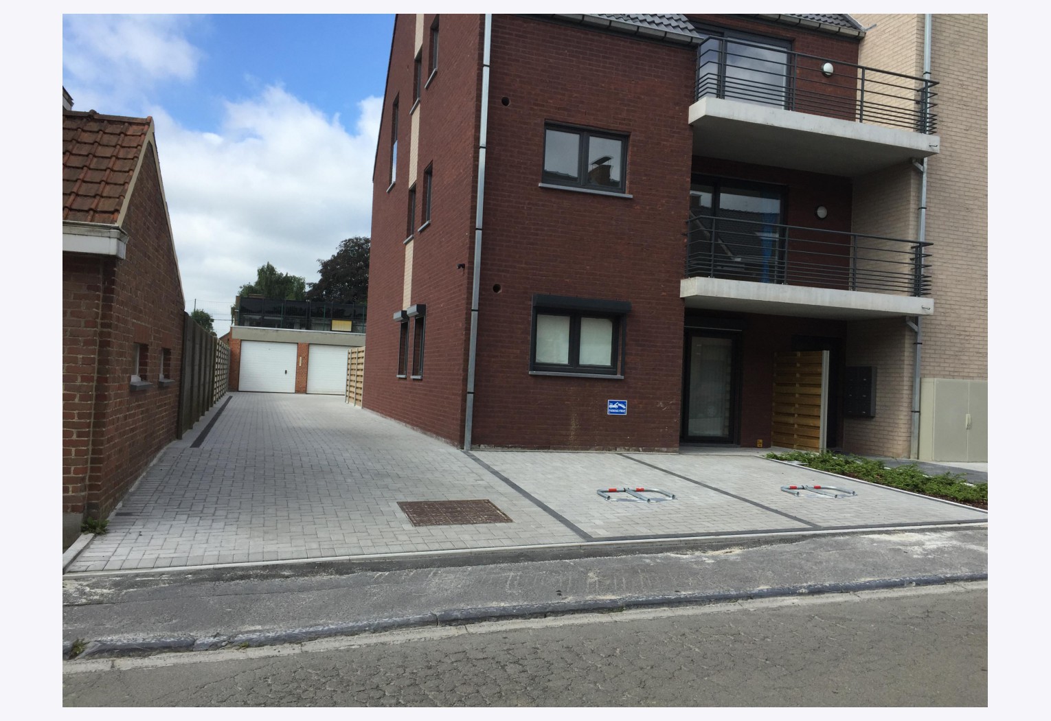 Plaatsen van afsluiting en verharding in Dottenijs